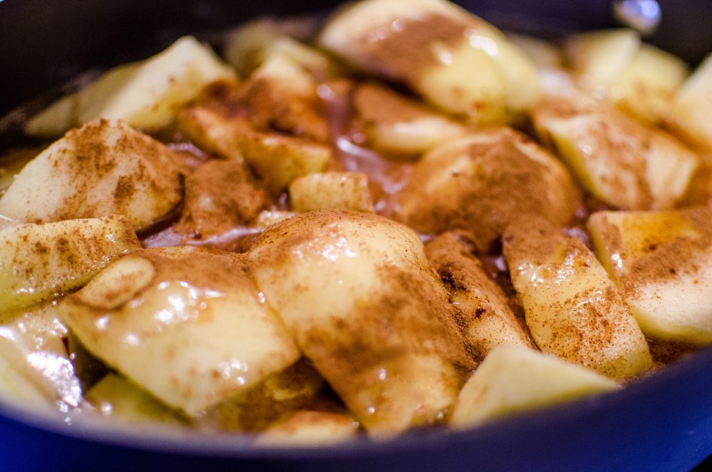 apple slices with cinnamon on top